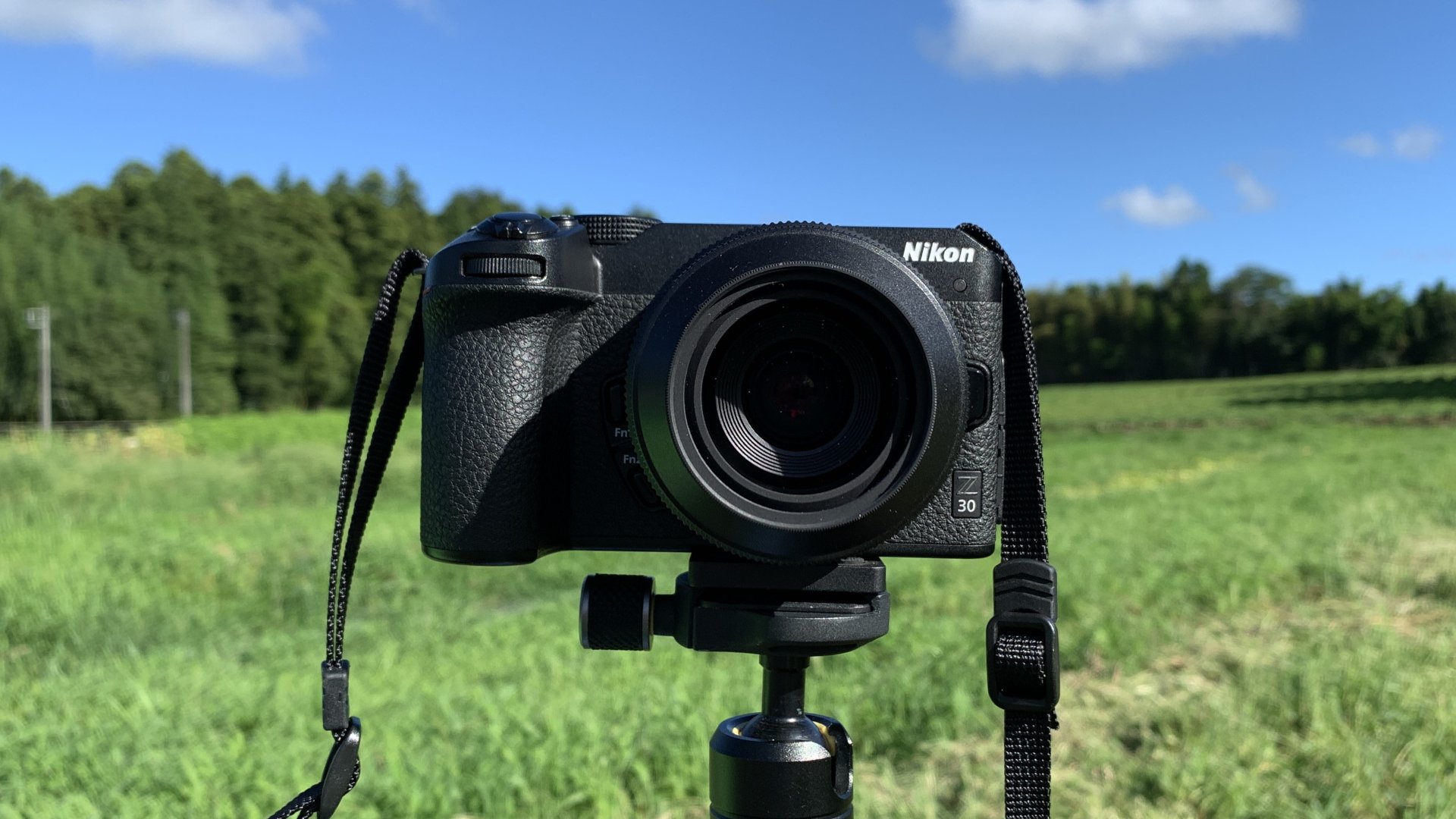三脚に設置したNikon Z30